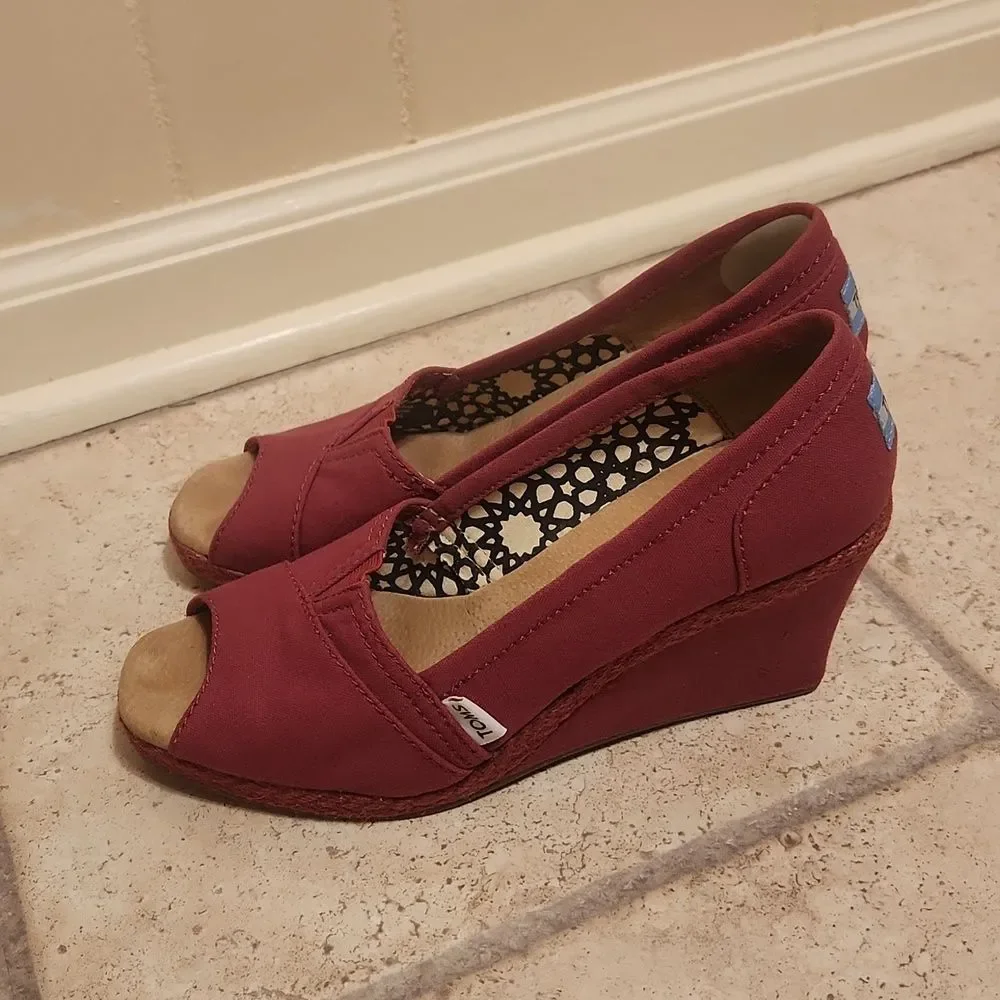 Toms Women's Pink Canvas Heeled Wedge Open Peeptoe Sandals Size 8.5